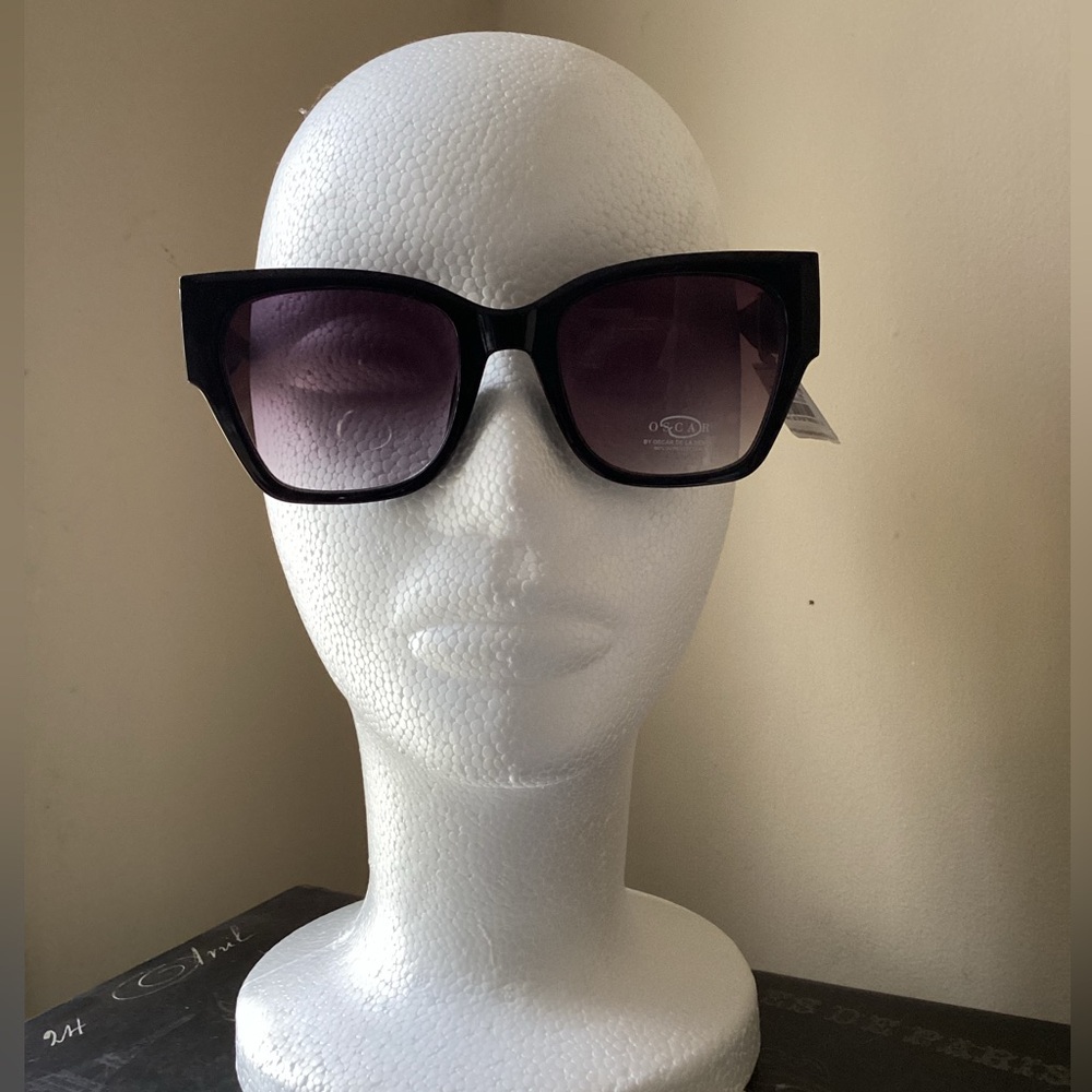 Oscar De La Renta Luxury Designer Black Sunglasses, NWT
100% UV Protection